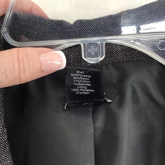 Ann Taylor Women’s Tailored One Button Blazer Jacket Career Business Size 8P - Picture 7 of 7